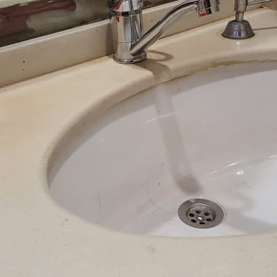 ברז כיור נירוסטה עם ידית מתכת