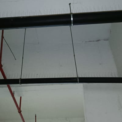 צינורות עם דוקרנים למניעת קינון יונים