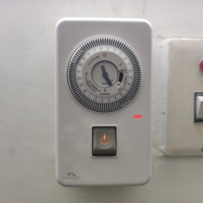 שעון טיימר חשמלי עם מתג הפעלה מואר