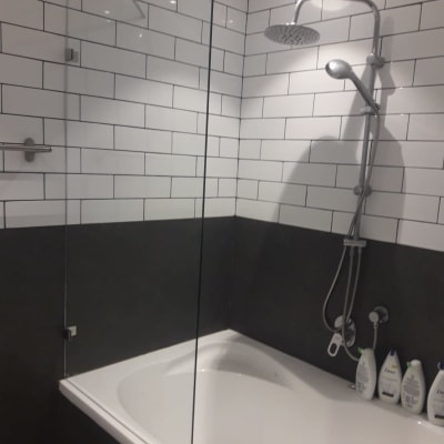 מקלחון זכוכית