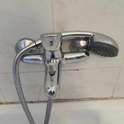 ברז אמבטיה כרום עם צינור מקלחת גמיש