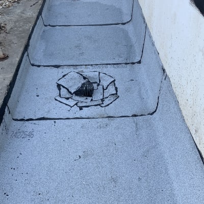 איטום גג עם יריעות ביטומניות וניקוז מים