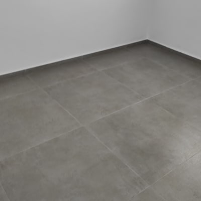 רצפה נקייה עם אריחים אפורים בחדר ריק