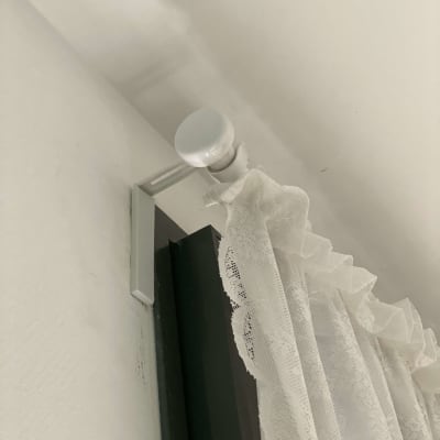 תליית וילון