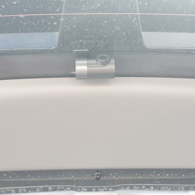 מצלמת רכב מותקנת על שמשה אחורית