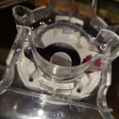 חלקי פלסטיק שקופים וצינור מתכת גמיש