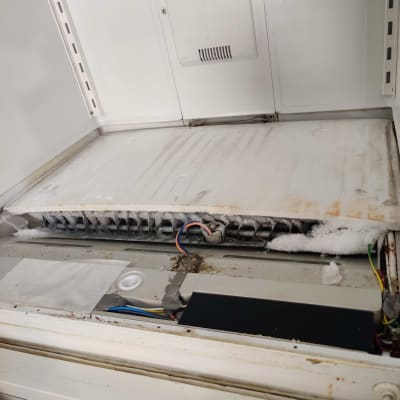 המקפיא שלנו שהתעקם מרוב קרח