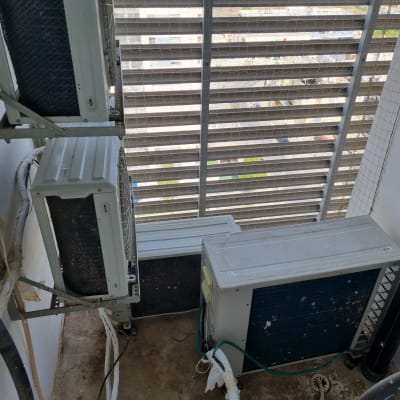 יחידות מיזוג אוויר עם רשת למניעת כניסת יונים