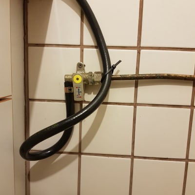 חיבור צינור לברז גז