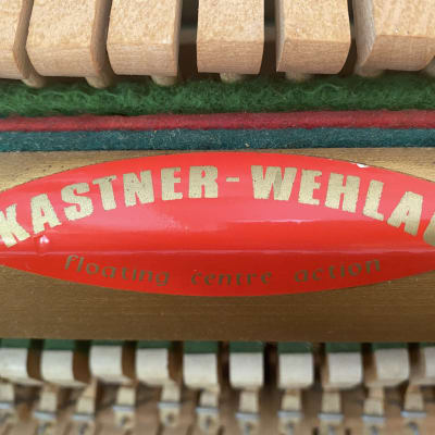 חלקי פסנתר עם תווית 