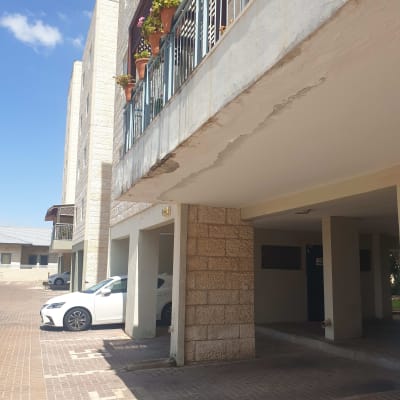 מצב התקרה שהיה טרם השיפוץ