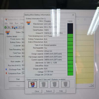 מסך מחשב עם מידע על מצב סוללה בתוכנה BatteryMon