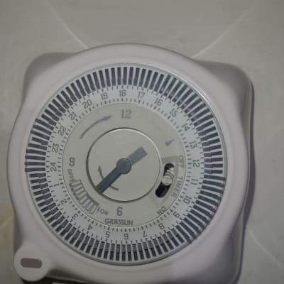 שעון טיימר מכני עם חוגה ומחוגים