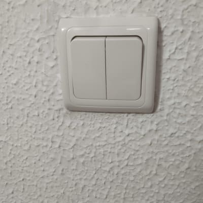 חלפת שקעים בדירה.