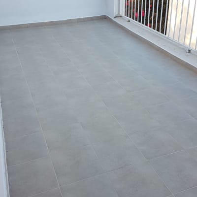 המרפסת לאחר חידוש הרובה ונקיון יסודי של אמיר