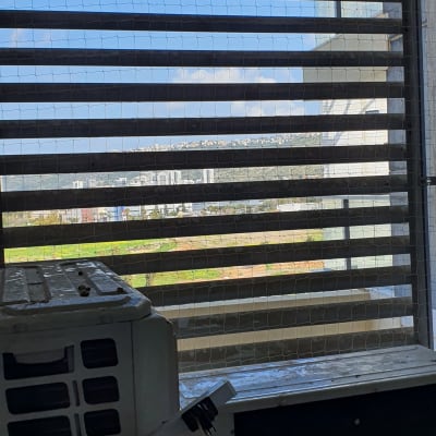 רשת למניעת כניסת יונים על חלון