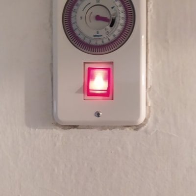 שעון טיימר חשמלי עם מתג מואר