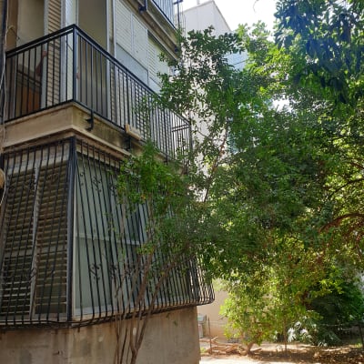 מעקות ברזל במרפסות בניין מגורים