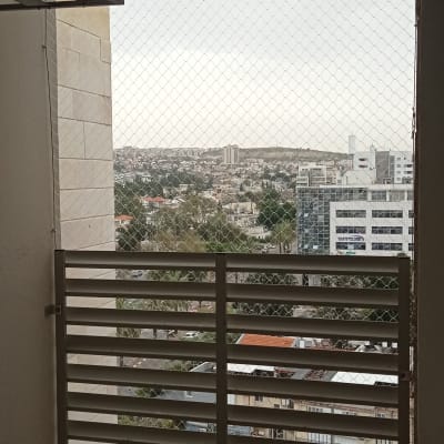 רשת למניעת כניסת יונים במרפסת