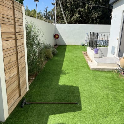 דשא סינטטי, צינור מים, מטאטא גינה