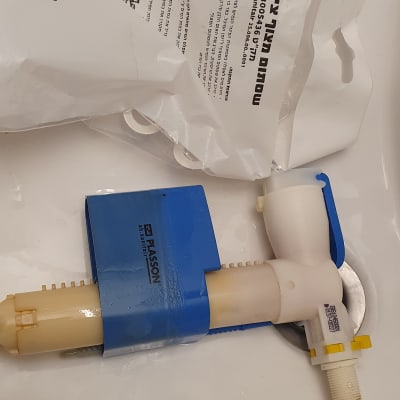 שסתום פלסטיק כחול ולבן עם אריזת פלסאון