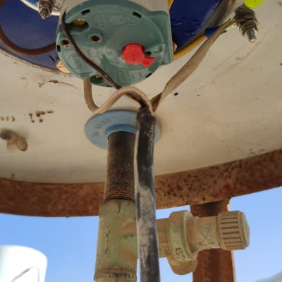 חיבורים חשמליים וצנרת בדוד שמש