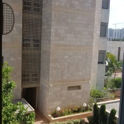 רשת לחלון מאוד שקופה, עד שלא רואים בכלל… 