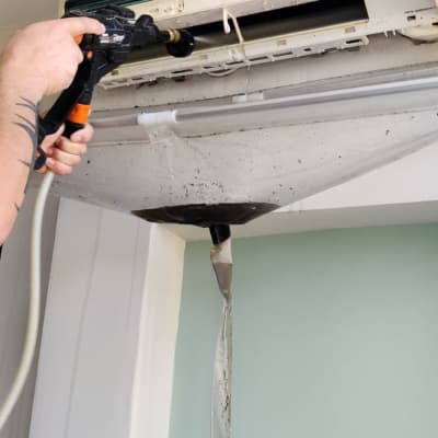 ניקוי מזגן עם מכונת שטיפה בלחץ