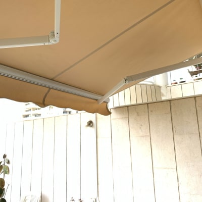 סוכך בד בצבע בז