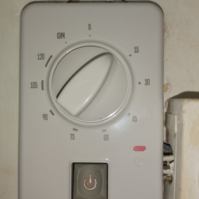 תרמוסטט עם כפתור הפעלה וכיבוי