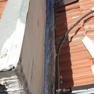 איטום גג עם יריעות אלומיניום ואיטום קיר