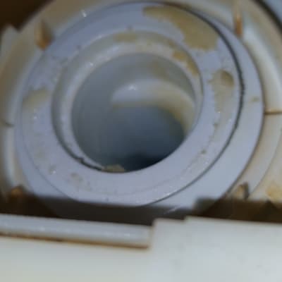 חלק פנימי של צינור עם סימני חלודה