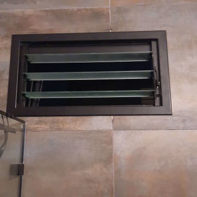 פתח אוורור מאלומיניום עם תריסים אופקיים