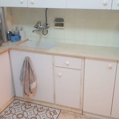 שיש במטבח עם כיור וברז