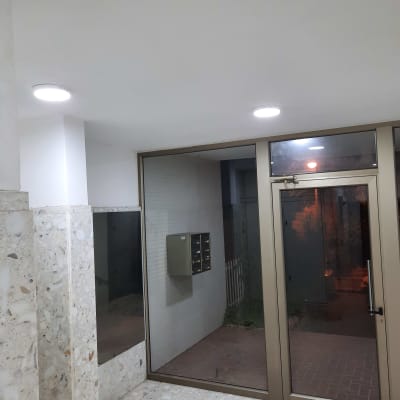 התקנת גופי תאורה  פנל לד 22 ס"מ בלובי הבניין