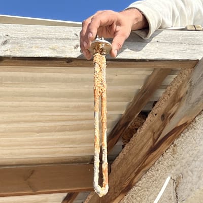 יד מחזיקה גוף חימום עם אבנית מסולארי