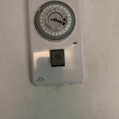 שעון טיימר חשמלי עם כפתור הפעלה