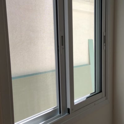 חלון אלומיניום עם מסגרת כפולה