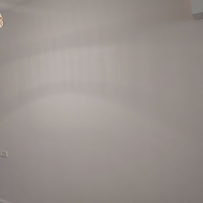 קיר גבס חלק עם שקע חשמל