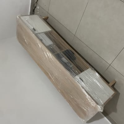 רהיט עטוף בניילון לקראת מעבר דירה