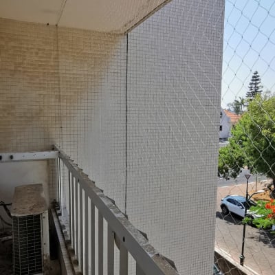 רשת למניעת כניסת יונים במרפסת