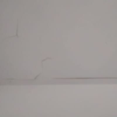 סדקים בתקרה לבנה, דורשים תיקון שיפוצניק