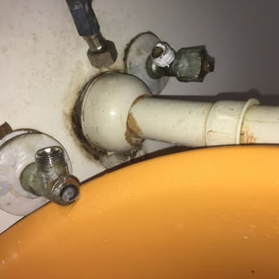 הברזים לפני ההחלפה