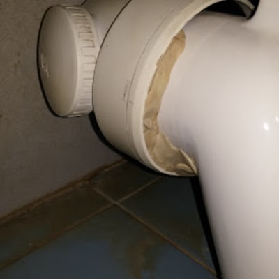 חיבור צינור פלסטיק עם אטם גומי