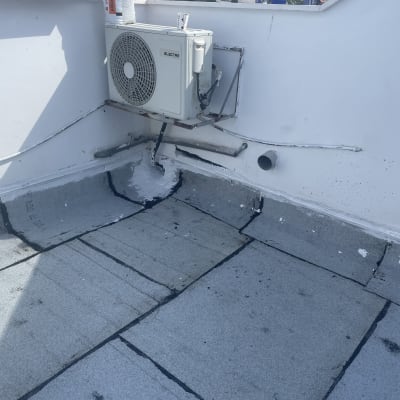 איטום גג עם יריעות ביטומניות ואיטום סביב צינור