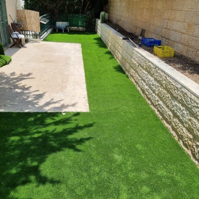 דשא סינתטי, ערוגת אדמה, ארגזי פלסטיק לגינון