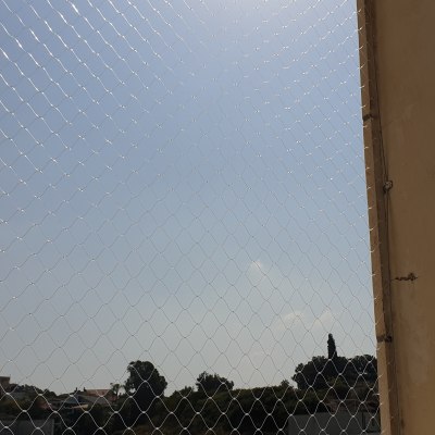 רשת למניעת כניסת יונים במרפסת