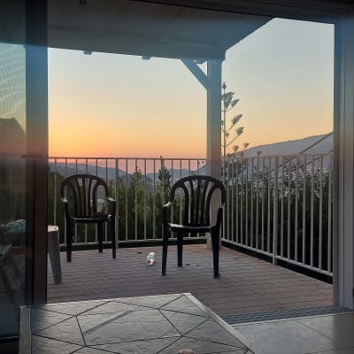 מעקה מול הנוף