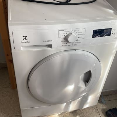 מייבש כביסה אלקטרולוקס עם כבל חשמל עליון