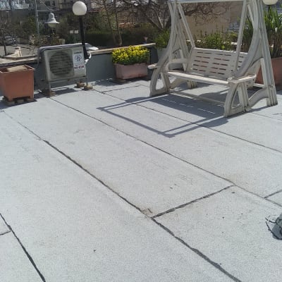 גג אטום עם יריעות ביטומניות ואיטום קווים